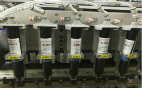 背光源燈條透鏡UV膠配合點(diǎn)膠機(jī)使用有哪些優(yōu)勢 背光源燈條透鏡UV膠配合點(diǎn)膠機(jī)使用有哪些優(yōu)勢